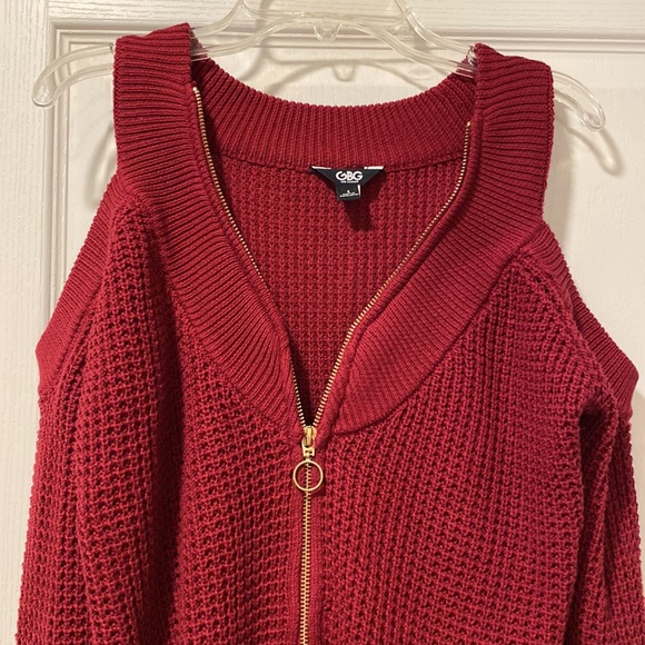 NWOT G By Guess S Maroon Cold Shoulder Sweater - Picture 2 of 9